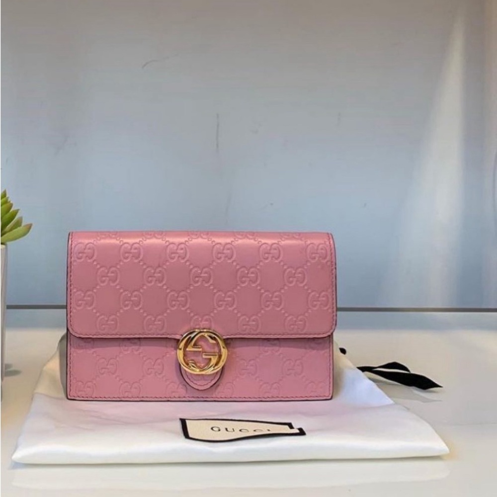 Gucci wallet on chain